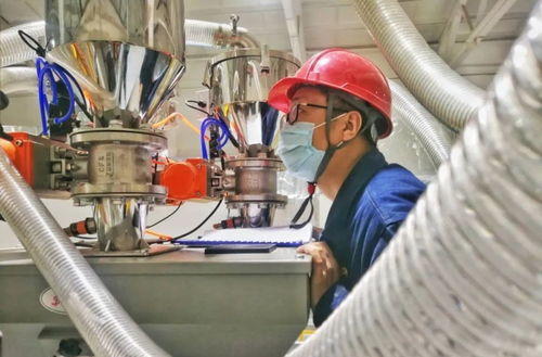 甘肅首條熔噴布生產(chǎn)線產(chǎn)品順利下線，經(jīng)緯編布制造迎來新篇章